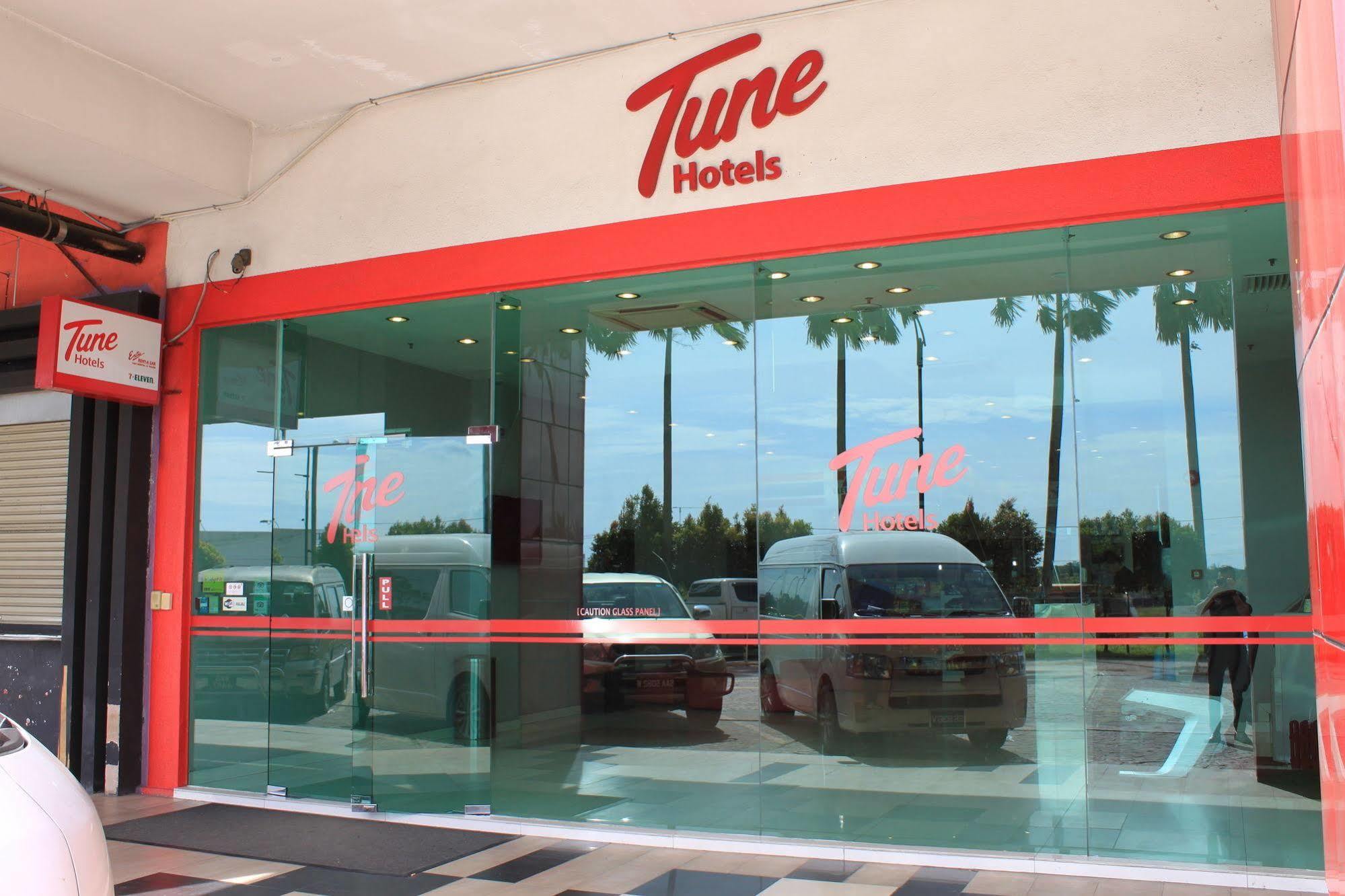 Tune Hotel - 1Borneo Кота Кинабалу Екстериор снимка